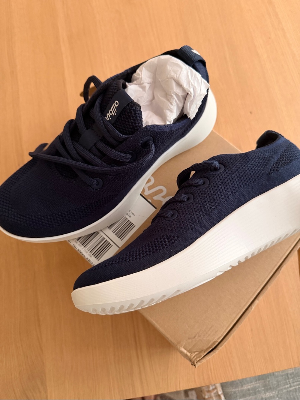 Women’s navy blue Allbird Blizzard tennis shoes. BRAND NEW